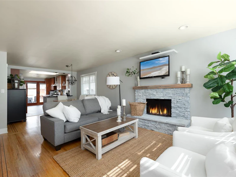 328 W 26th Street, North Vancouver BC V7N 2G6