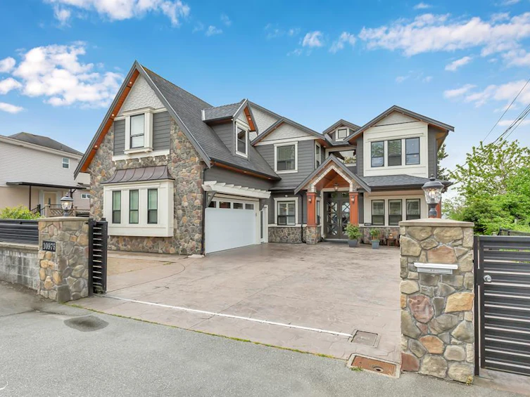 10975 130 Street, Surrey, BC, V3T 3M2