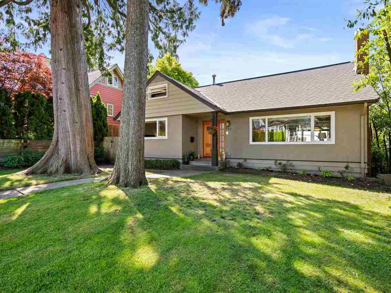 327 W 26th Street, North Vancouver BC V7N 2G7
