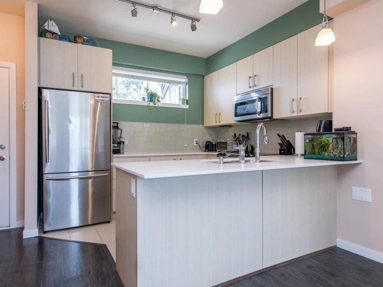222-32083 Hillcrest Avenue, Abbotsford, BC, V2T 1S3