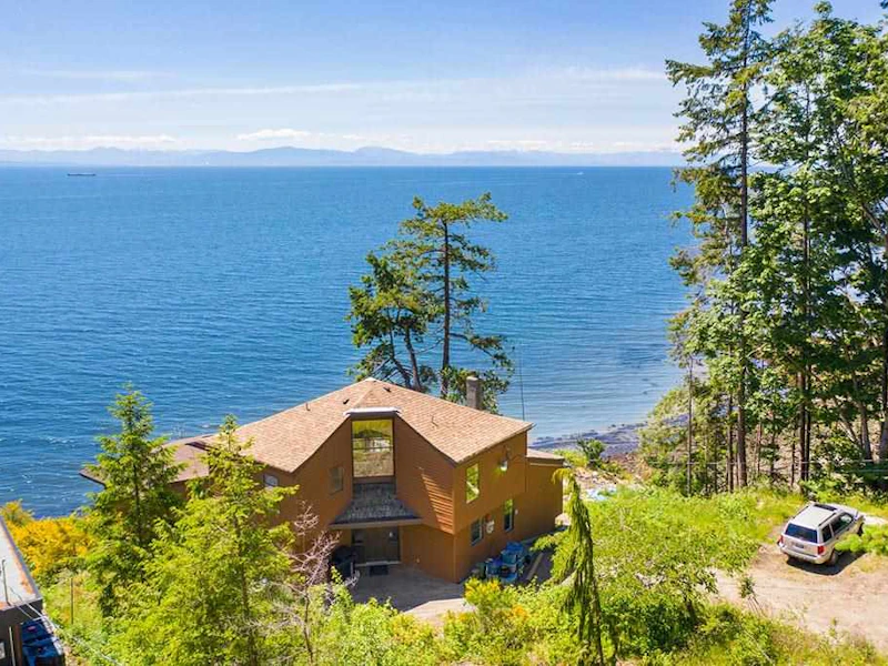2557 Lower Road, Roberts Creek BC