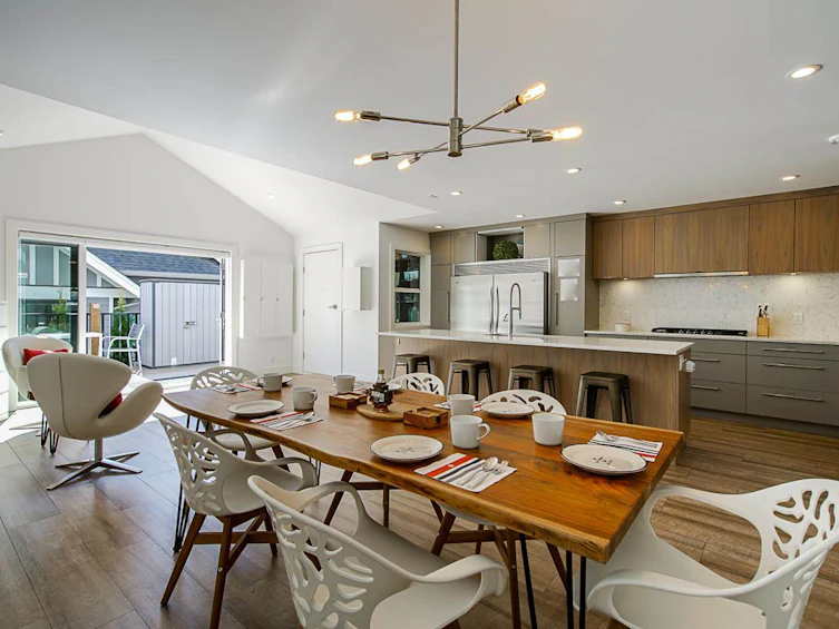 661 E 22nd Street, North Vancouver, BC, V7L 3E1