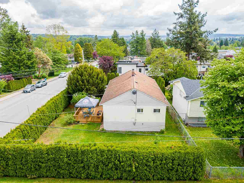 15758 Thrift Avenue, Surrey BC V4B 2M6