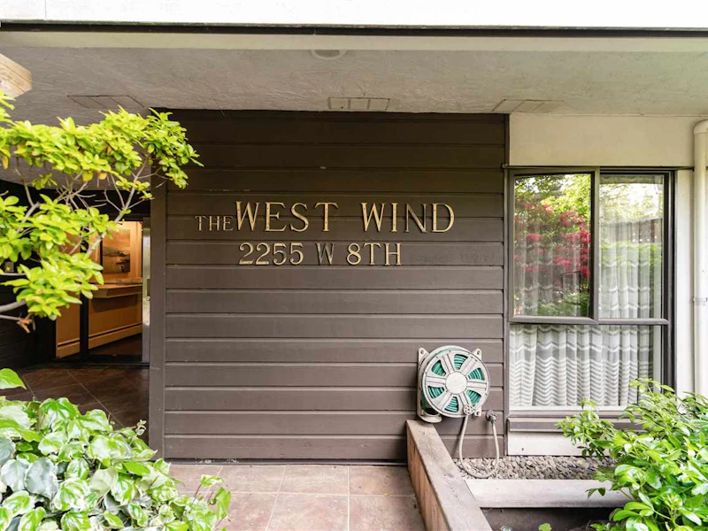 210 - 2255 W 8th Avenue, Vancouver BC V6K 2A6