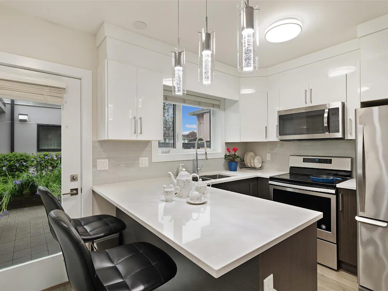 110 - 7499 6th Street, Burnaby BC