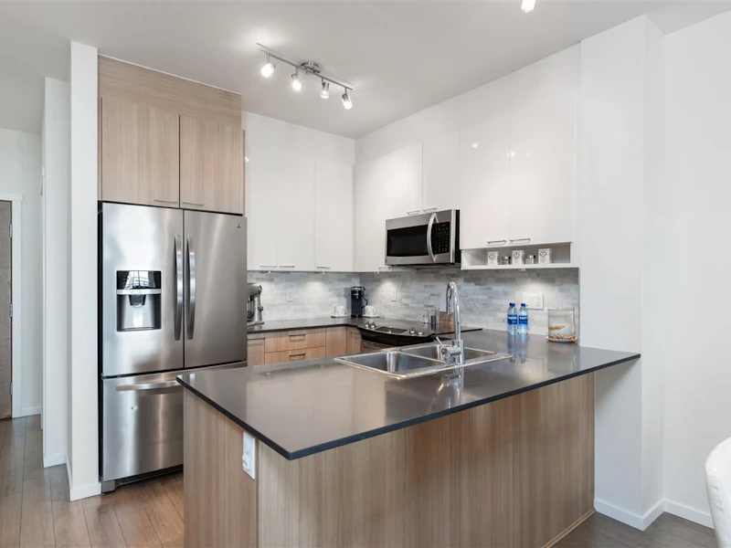 411 - 202 Lebleu Street, Coquitlam BC V3K 6X4