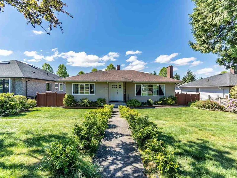 6188 Dawson Street, Burnaby BC V5B 2W4