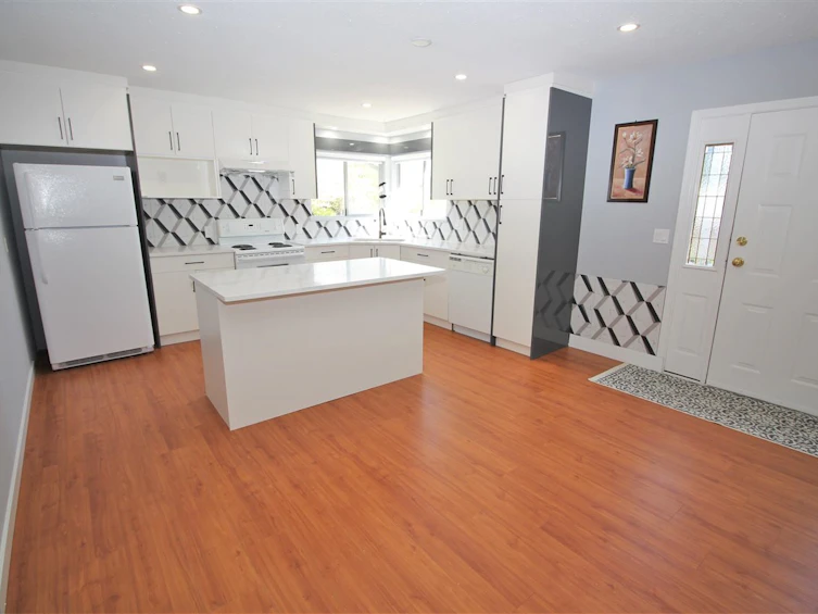 12502 102 Avenue, Surrey, BC, V3V 3E2