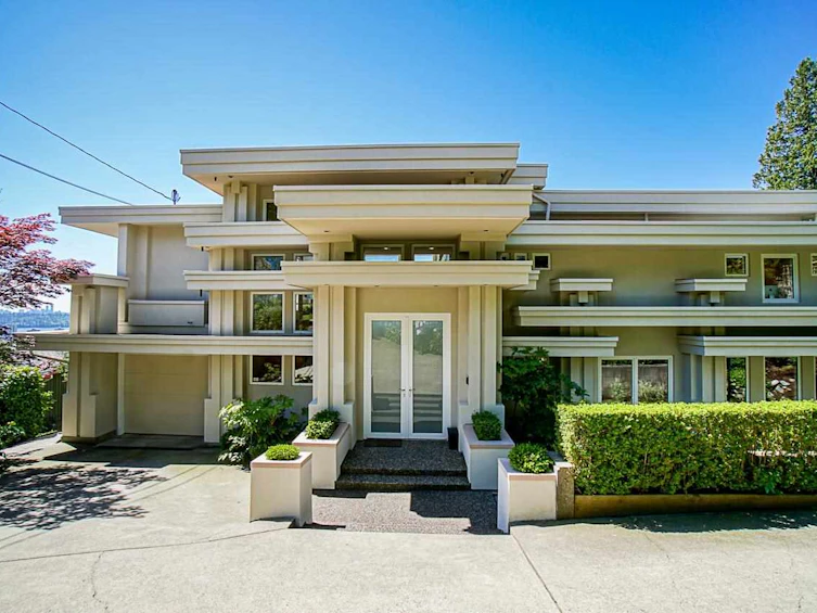 2558 Queens Avenue, West Vancouver, BC, V7V 2Y8