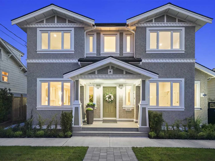 449 E 13th Street, North Vancouver, BC, V7L 2M2