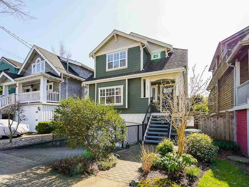 372 E 34th Avenue, Vancouver BC V5W 1A1