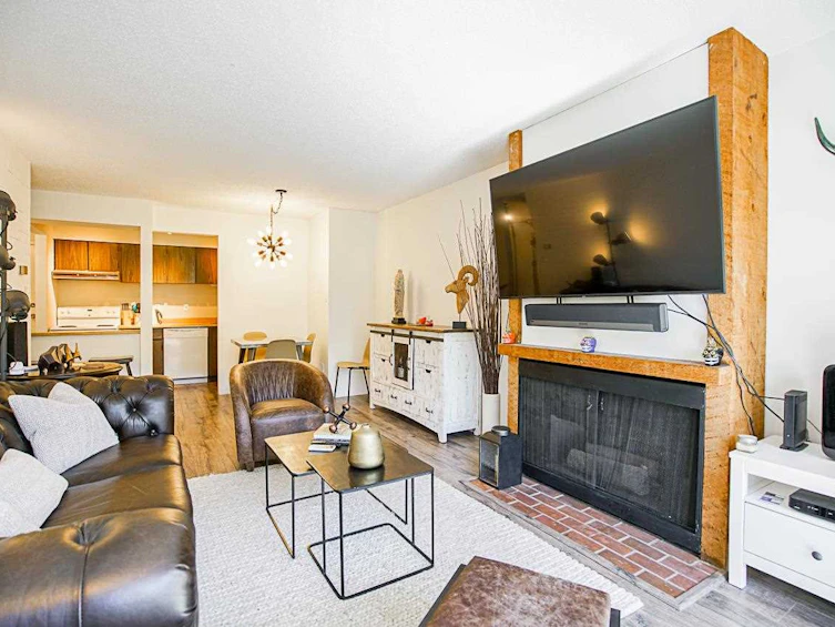 203-110 Seventh Street, New Westminster, BC, V3M 5Z5