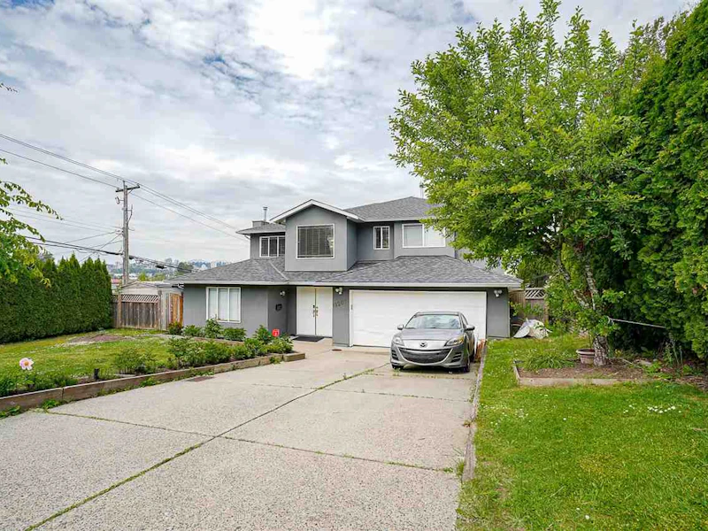 12207 102a Avenue, Surrey BC V3V 8A7