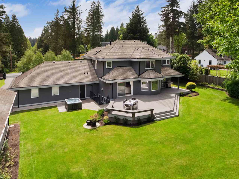 13877 32nd Avenue, Surrey BC V4P 2B6