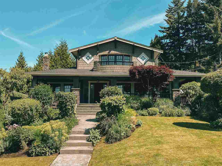 240 Holyrood Road, North Vancouver, BC, V7N 2R5