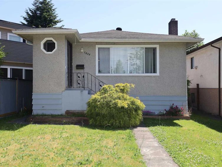 7226 Ontario Street, Vancouver, BC, V5X 3B7