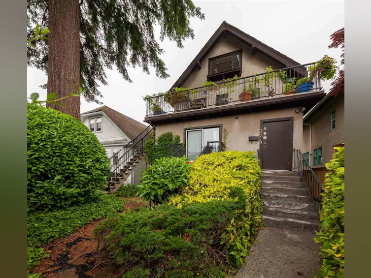 33 W 19th Avenue, Vancouver, BC, V5Y 2B3