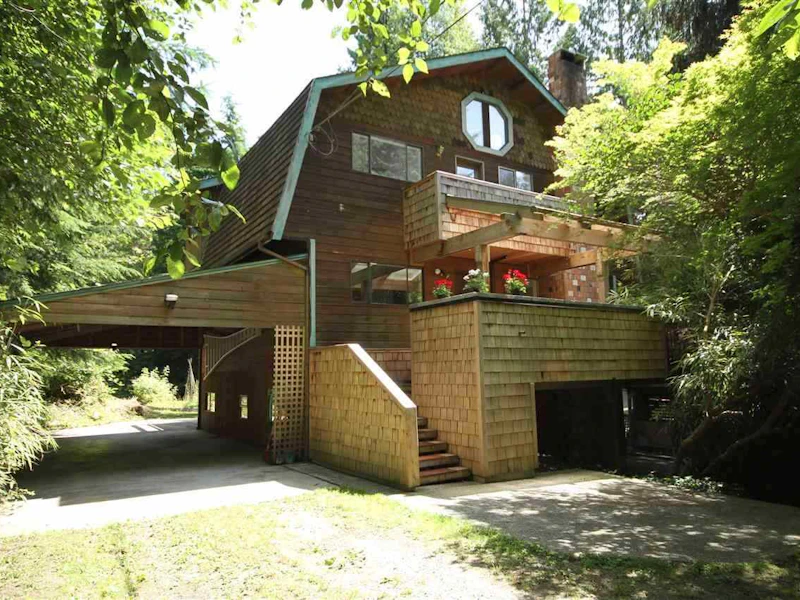 1534 Henderson Avenue, Roberts Creek BC