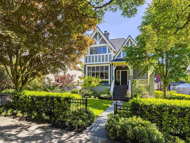 2460 W 7th Avenue, Vancouver BC V6K 1Y7