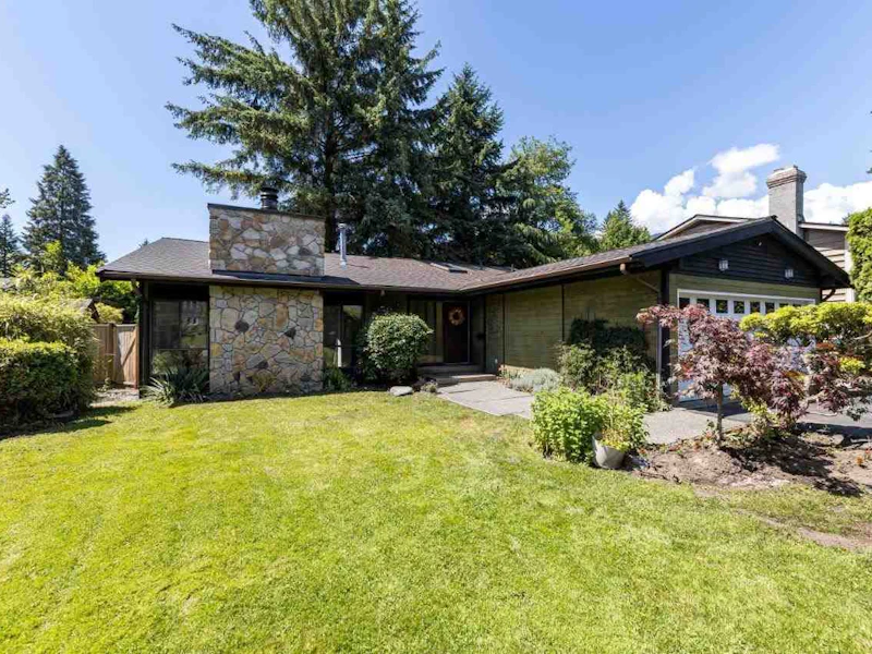 3833 Lawrence Place, North Vancouver BC V7K 2X1