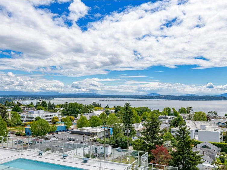 705-15165 Thrift Avenue, Surrey, BC, V4B 0C1