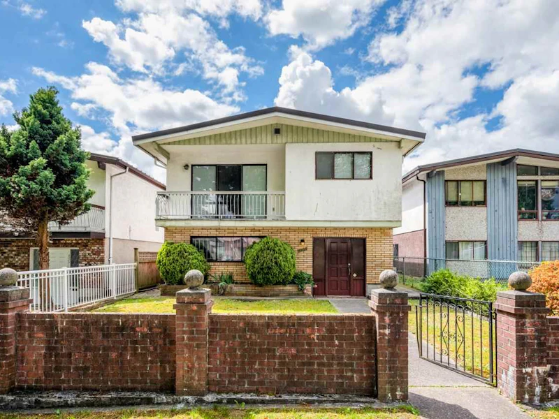 5255 Earles Street, Vancouver BC V5R 3S2