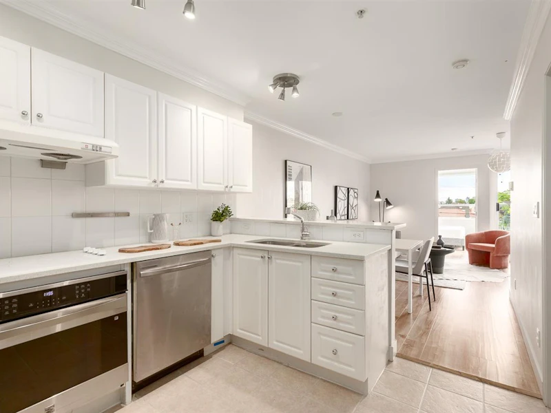 PH20 - 5555 Victoria Drive, Vancouver BC V5P 4Y3