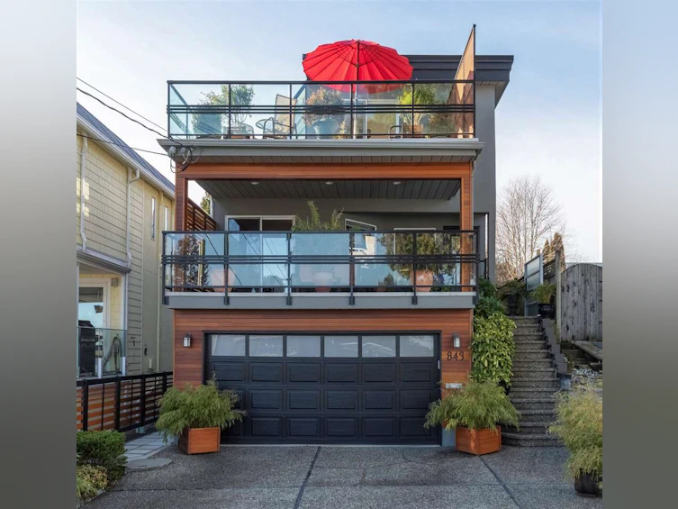 843 Parker Street, Surrey, BC, V4B 4R3