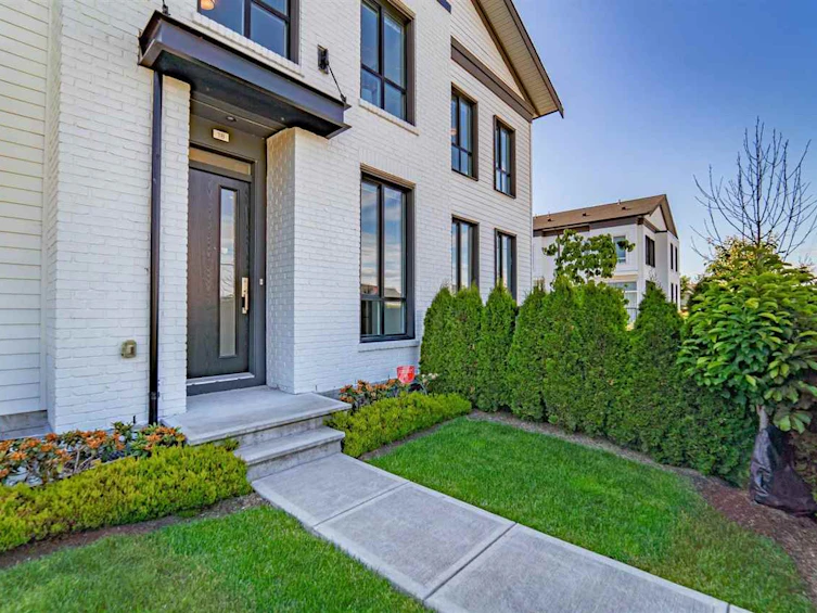 18-15938 27 Avenue, Surrey, BC, V3Z 0T2