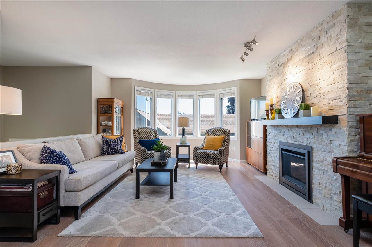 210-250 E 11th Street, North Vancouver, BC, V7L 2G7