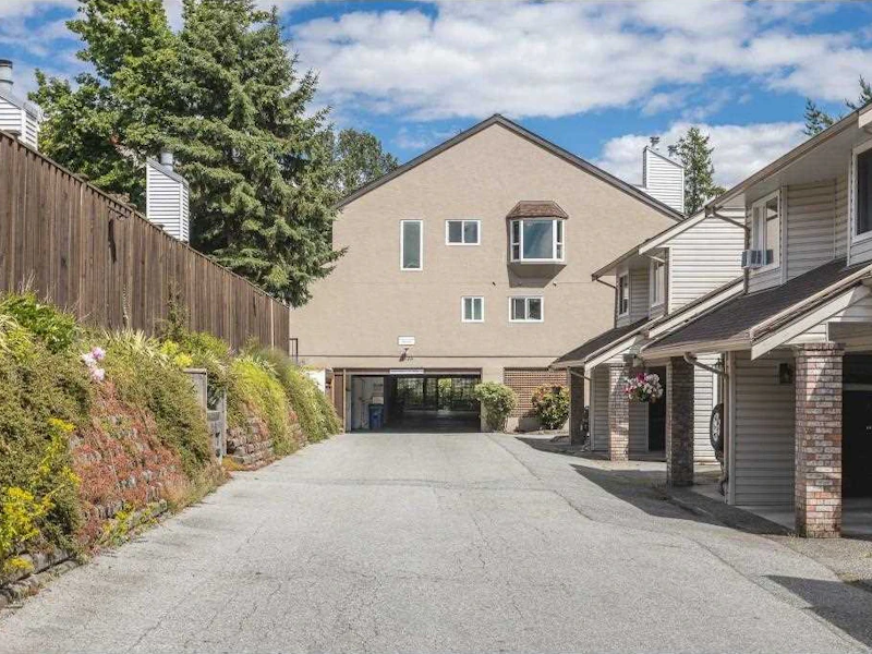 301 - 11726 225th Street, Maple Ridge BC V2X 6E4