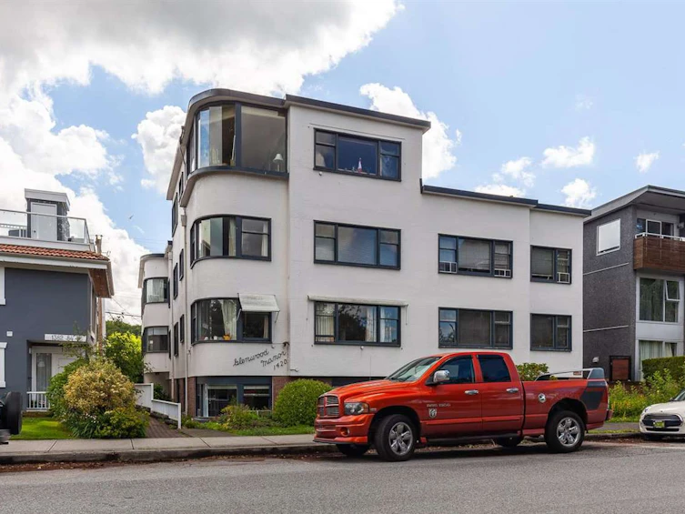 204-1420 Arbutus Street, Vancouver, BC, V6J 3W8