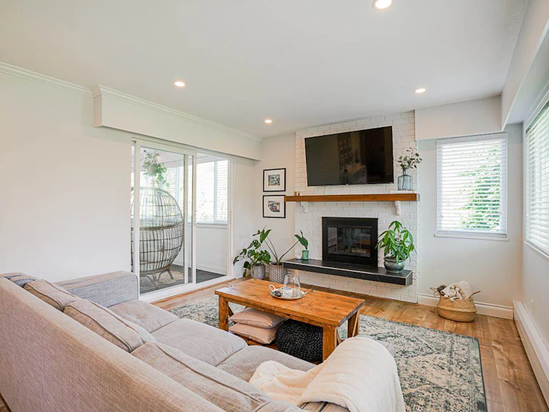203 - 1381 Martin Street, Surrey BC V4B 3W6