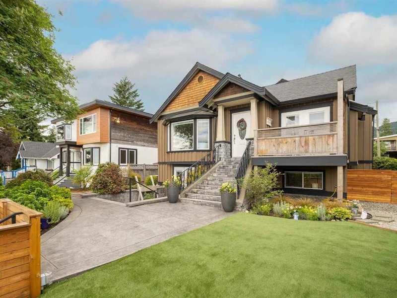 214 W 25th Street, North Vancouver BC V7N 2E9