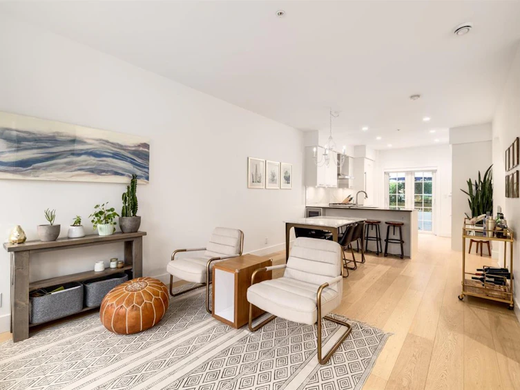3-1133 Ridgewood Drive, North Vancouver, BC, V7R 0A4