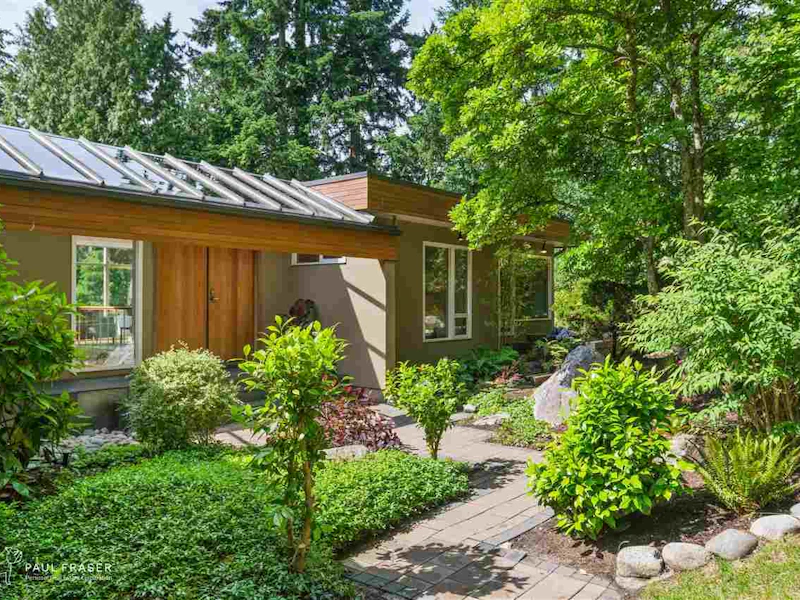 5755 Seaview Place, West Vancouver BC V7W 1R7