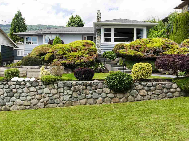 2115 Kings Avenue, West Vancouver BC V7V 2B9