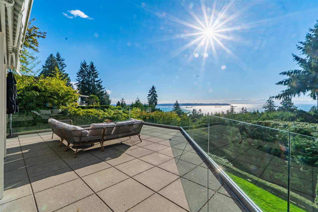 2710 Rosebery Avenue, West Vancouver, BC, V7V 3A2
