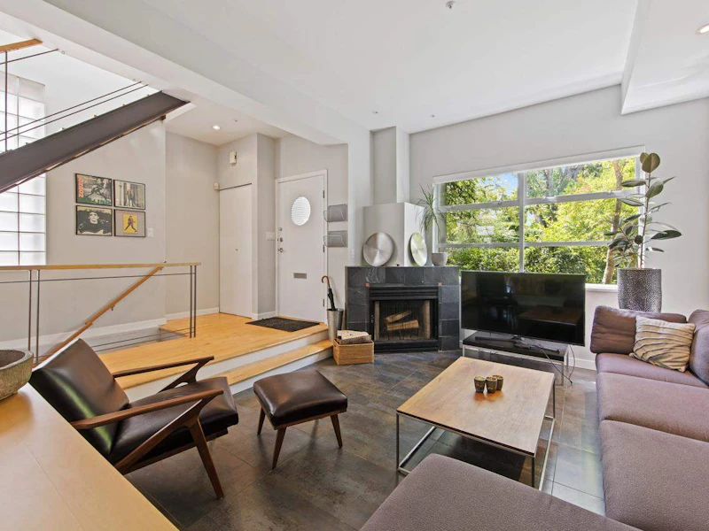 591 E 31st Avenue, Vancouver BC V5V 2W7