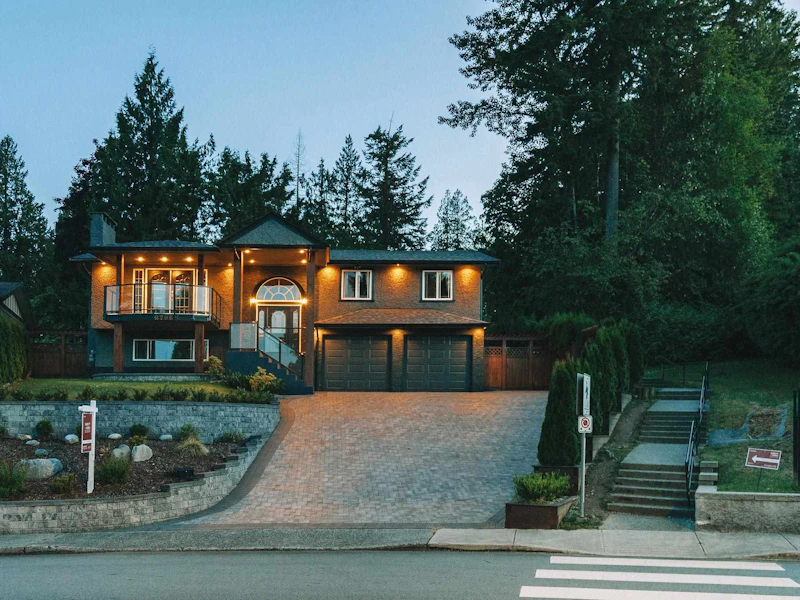 2796 Daybreak Avenue, Coquitlam BC V3C 2G1
