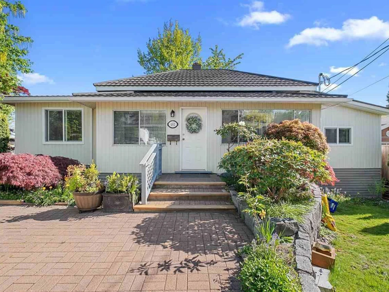 461 Lyon Place, North Vancouver BC V7L 1Y6