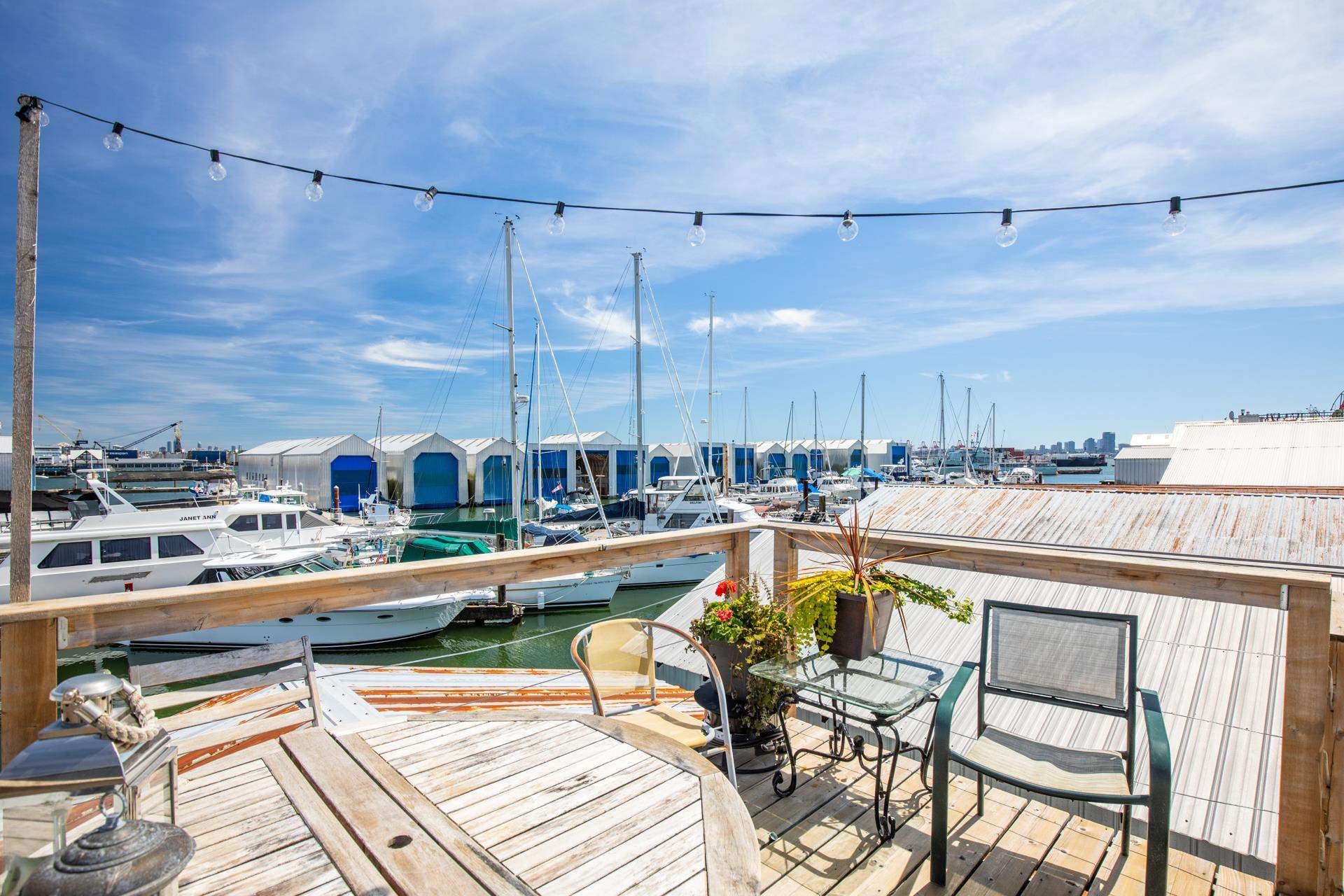 CBH76-415 W Esplanade, North Vancouver, BC, V7M 1A6