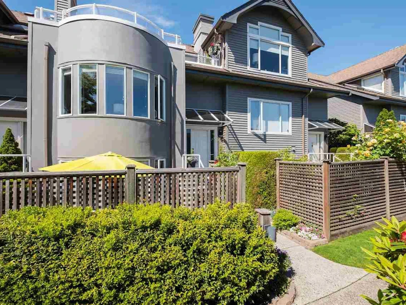 210 - 250 E 11th Street, North Vancouver BC V7L 2G7