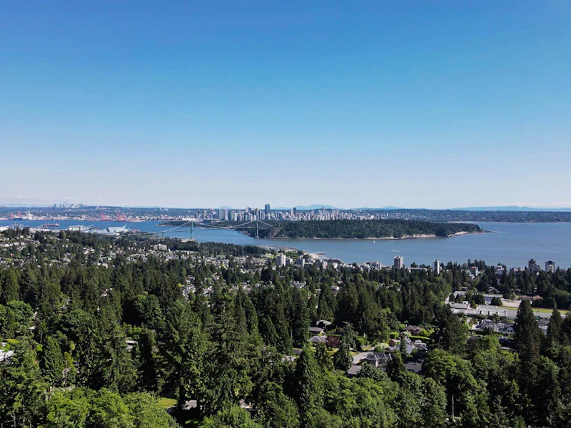 2102 Westhill Place, West Vancouver BC V7S 2Z4