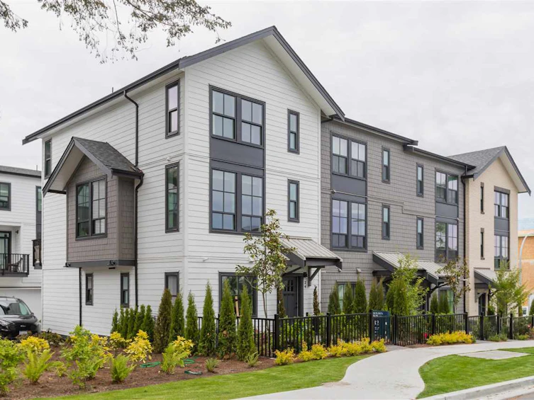18-16565 24a Street, Surrey, BC, V4P 1R8