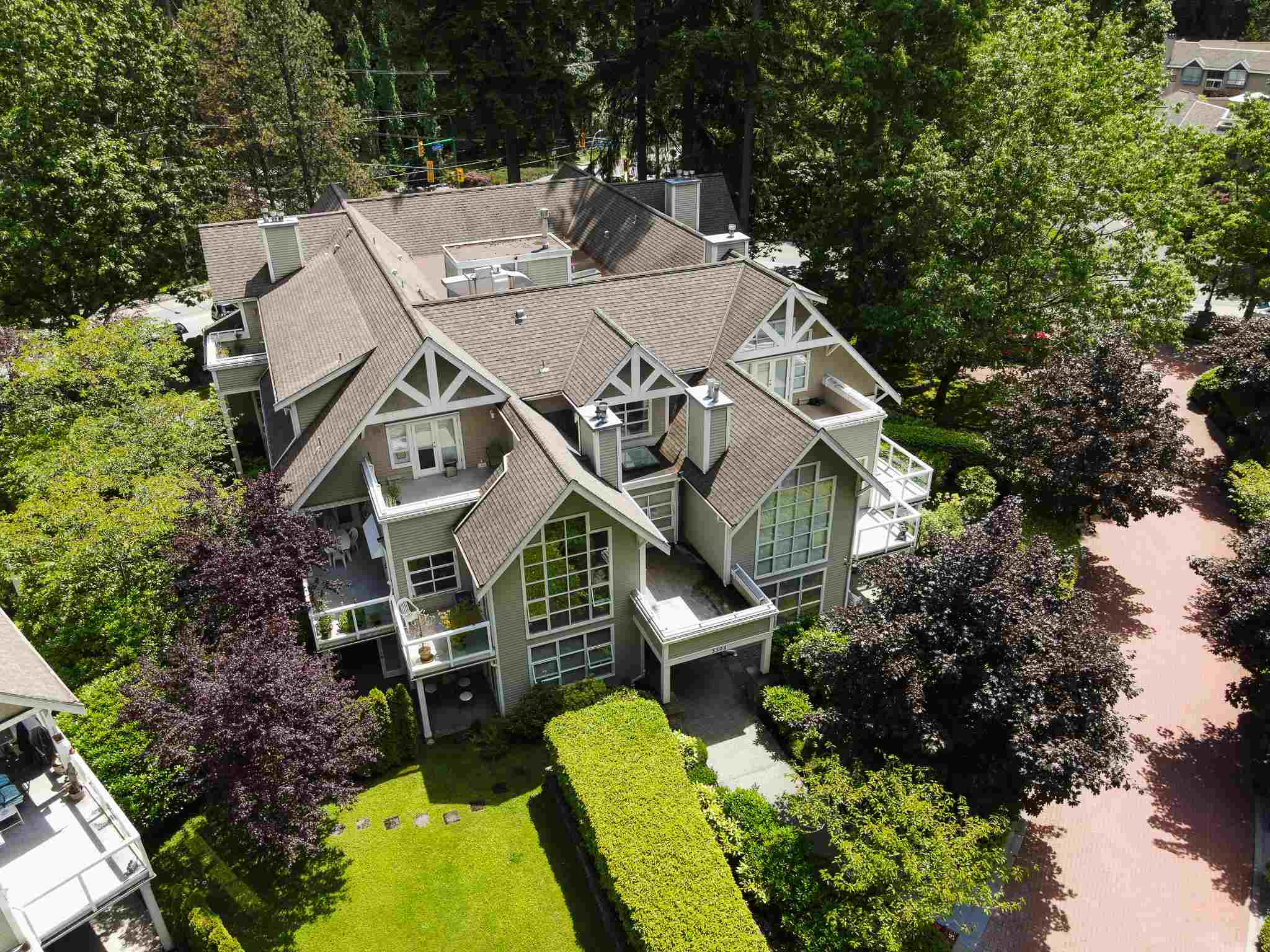 202-3393 Capilano Crescent, North Vancouver, BC, V7R 4W7