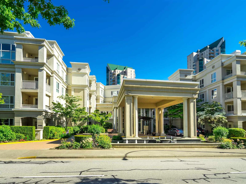 424 - 3098 Guildford Way, Coquitlam BC V3B 7W8