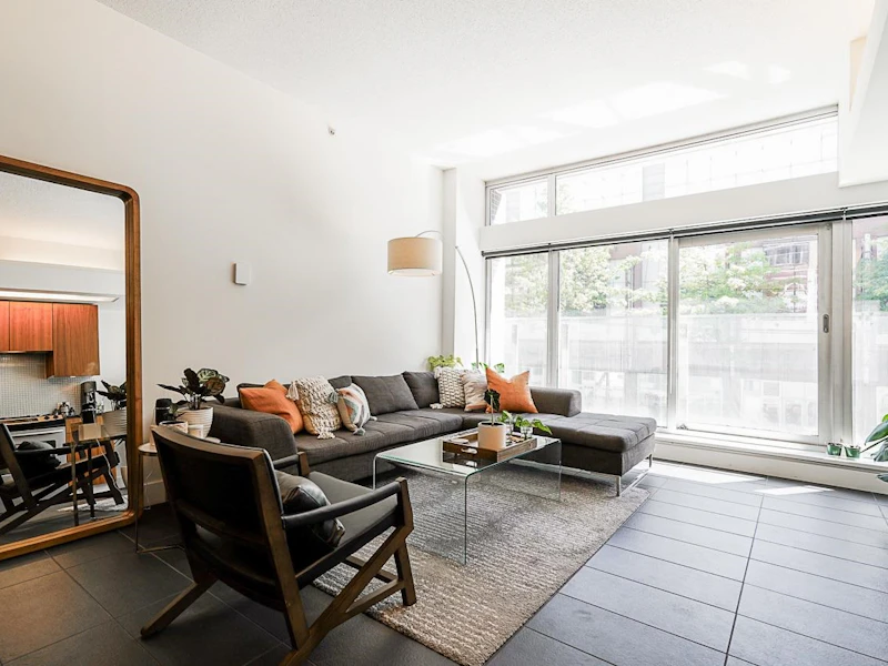 208 - 33 W Pender Street, Vancouver BC V6B 0E5