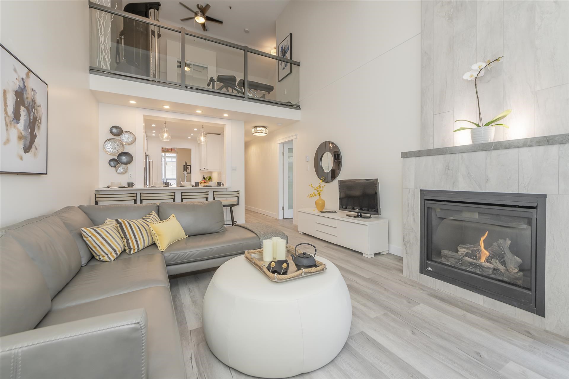 411-2 Renaissance Square, New Westminster, BC, V3M 6K3