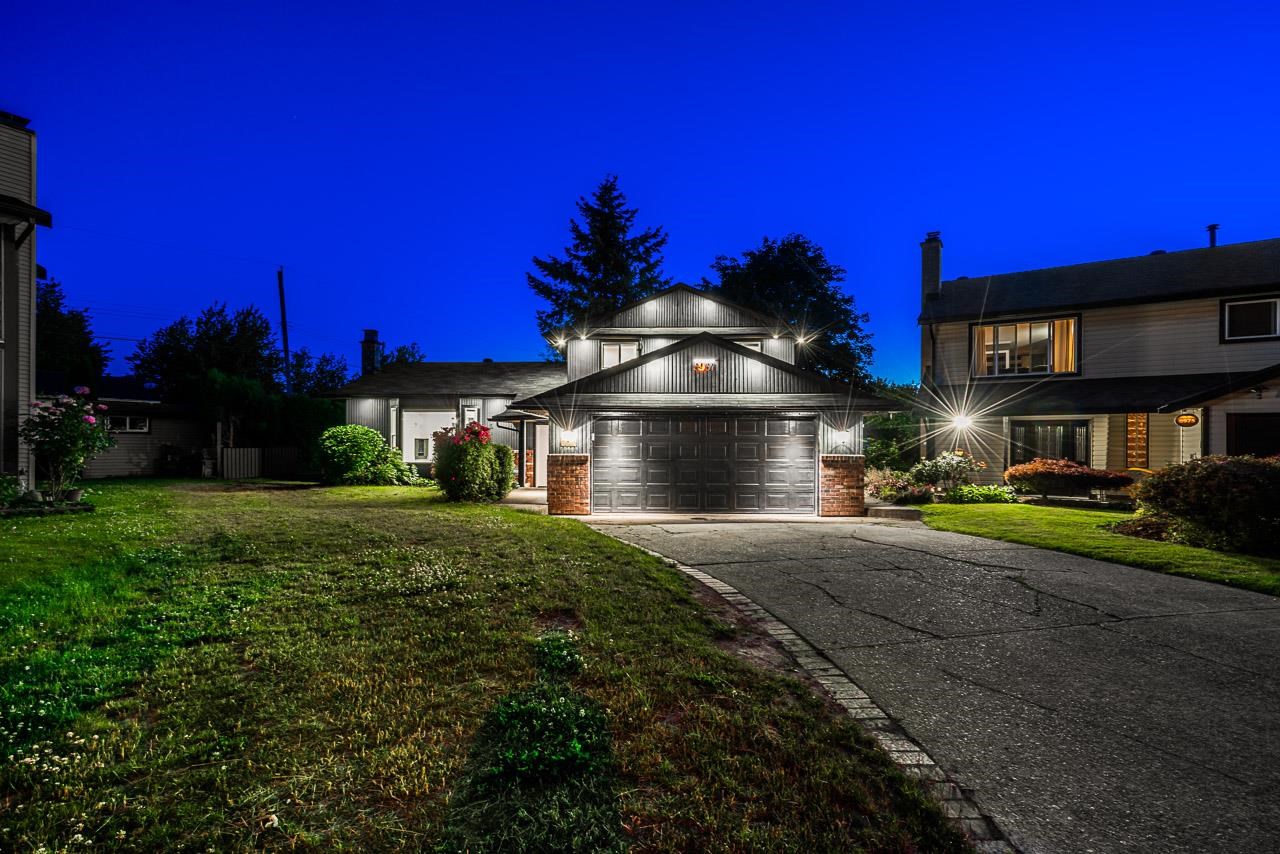 8967 144b Street, Surrey, BC, V3R 7J5